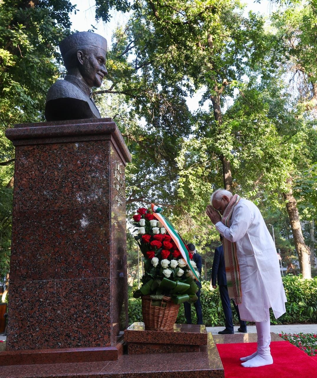 PM Modi pays homage to former PM Lal Bahadur Shastri in Tashkent 