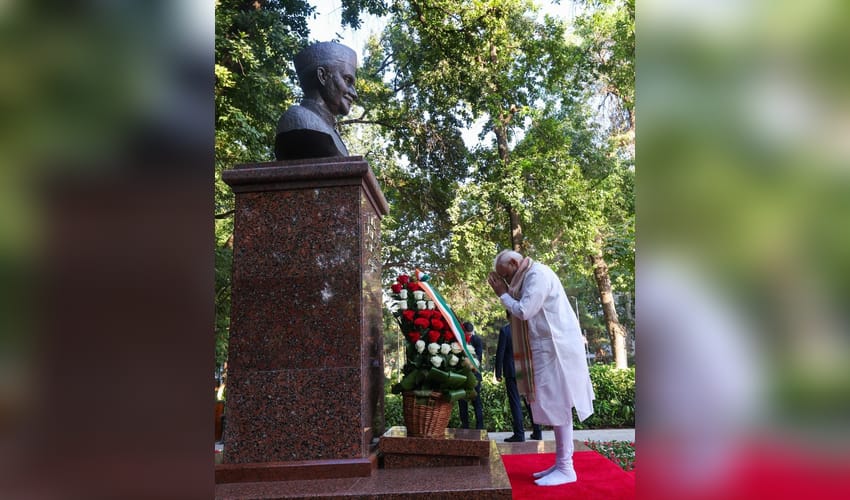 PM Modi pays homage to former PM Lal Bahadur Shastri in Tashkent