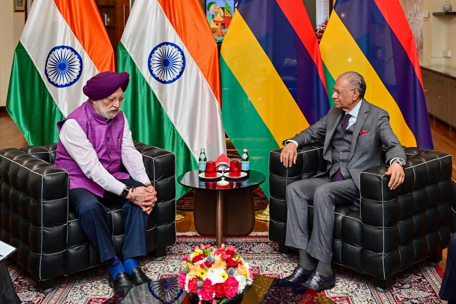 Port Louis: Hardeep Singh Puri meets Mauritius PM