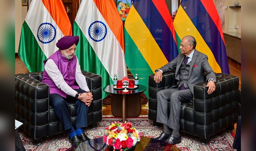 Port Louis: Hardeep Singh Puri meets Mauritius PM