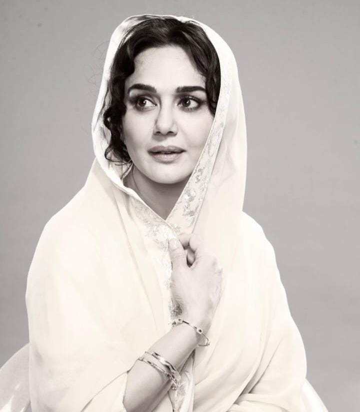 Preity Zinta drops a picture from her look test for Hamida from 'Batwara 1947'