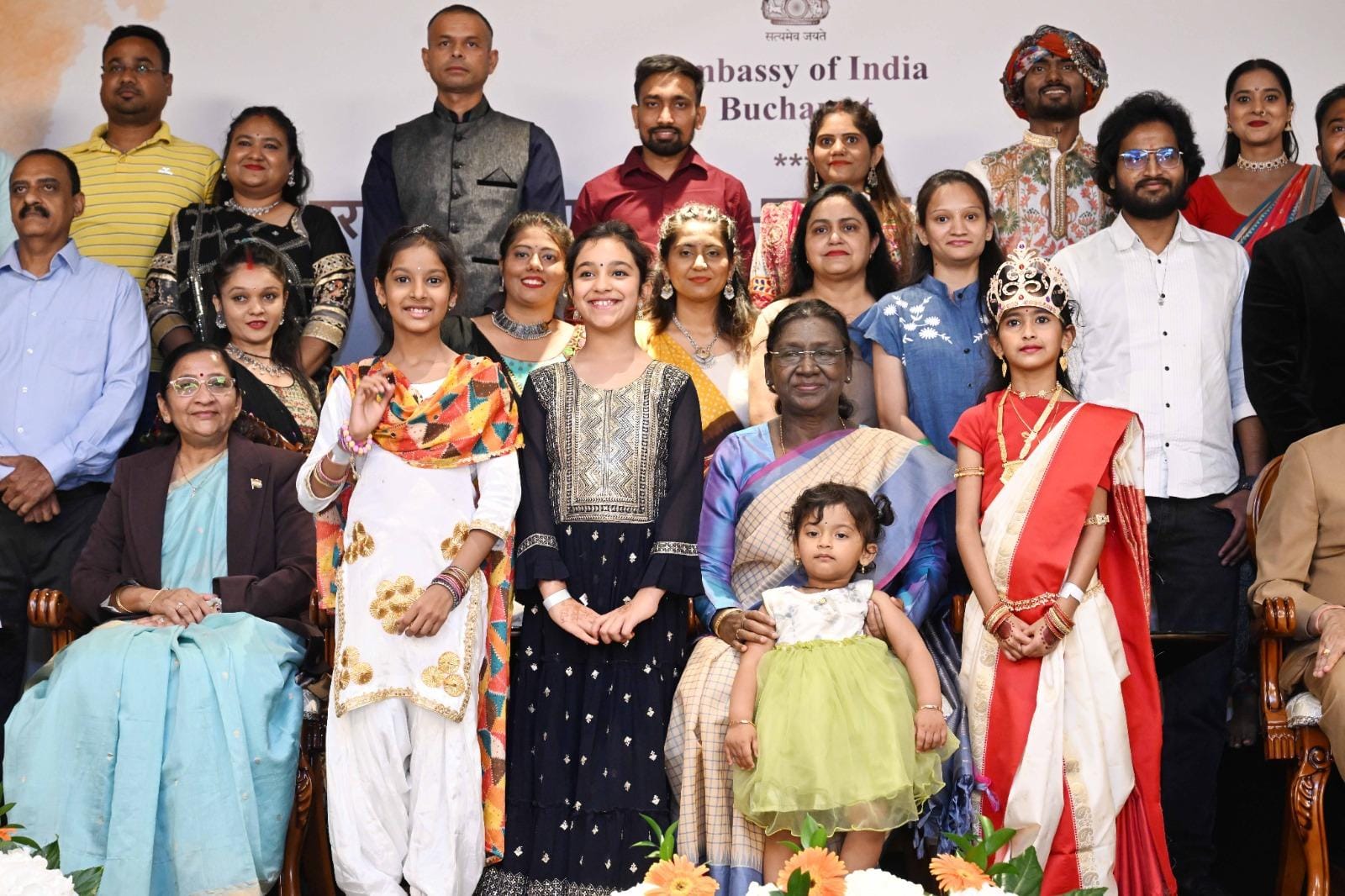 President Murmu interacts with Indian community on the last day of state visit to Romania