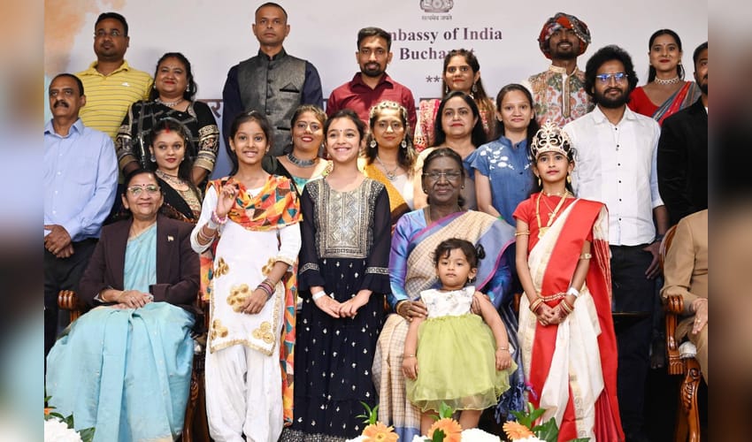 President Murmu interacts with Indian community on the last day of state visit to Romania
