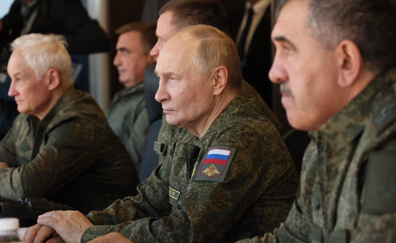 Putin attends Russia-Belarus military exercise #West2025