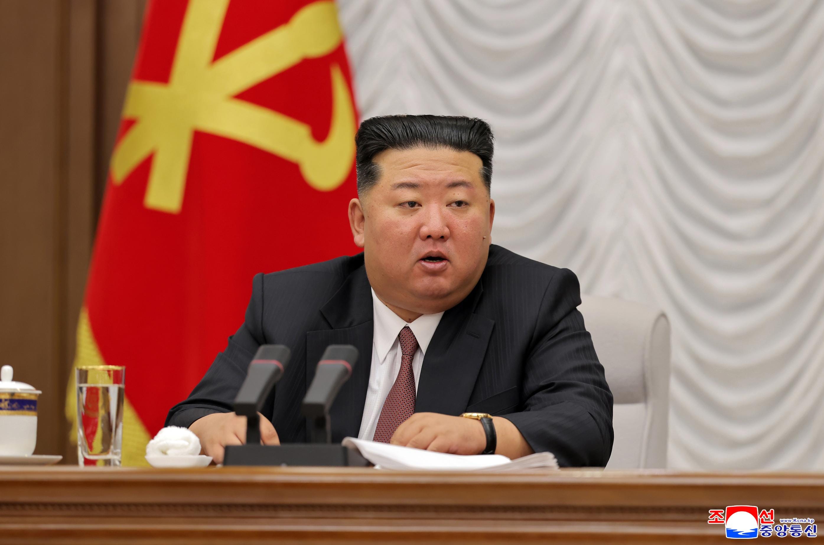 Pyongyang: Kim Jong Un Chairs Military Meeting