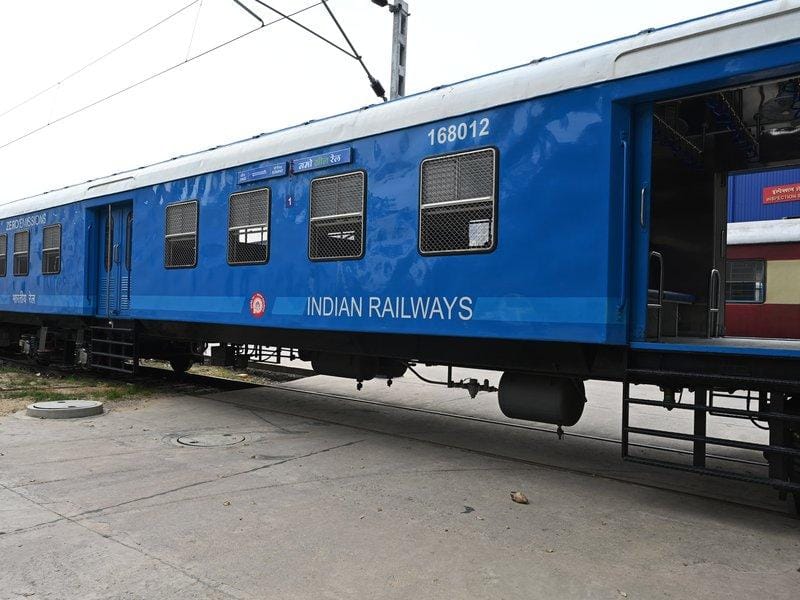 RailOne app clocks 4.76 crore downloads, records 10 lakh daily average ticket bookings