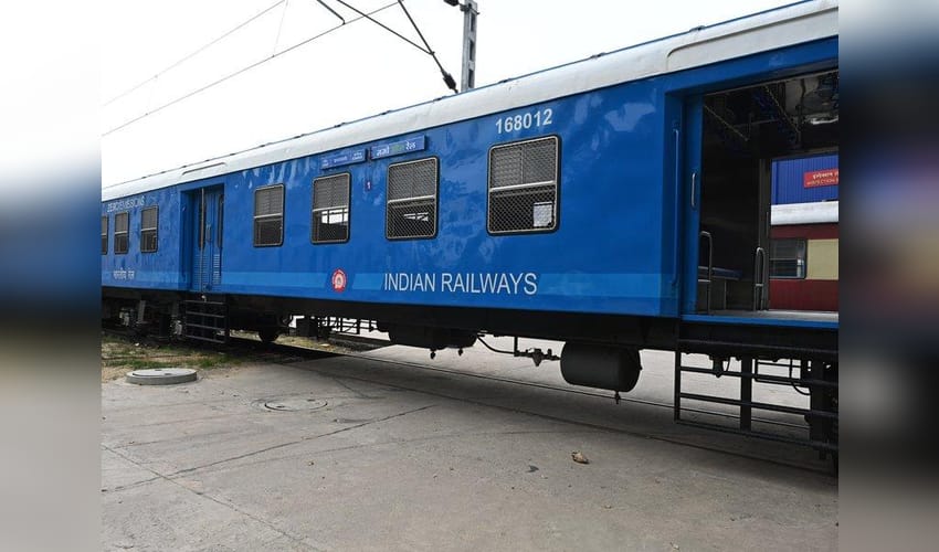 RailOne app clocks 4.76 crore downloads, records 10 lakh daily average ticket bookings