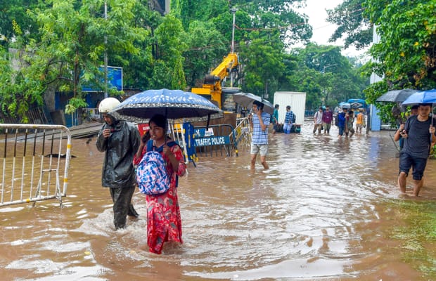Rain Causes Waterlogging in Kolkata