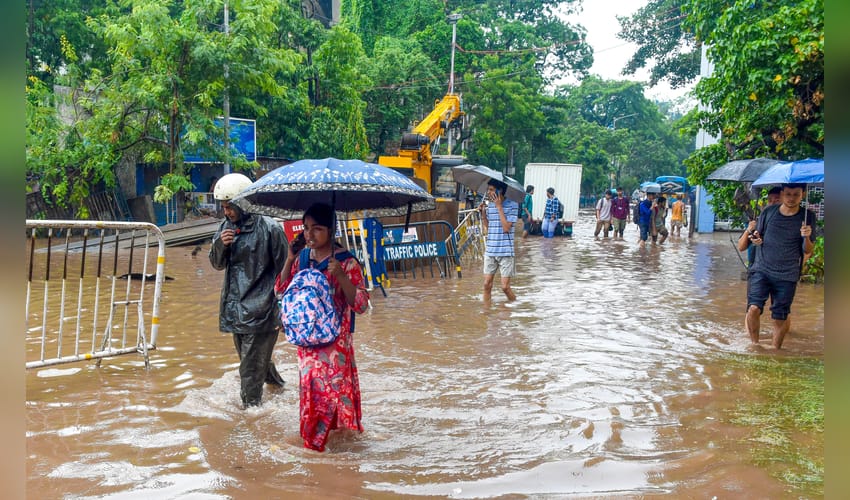 Rain Causes Waterlogging in Kolkata