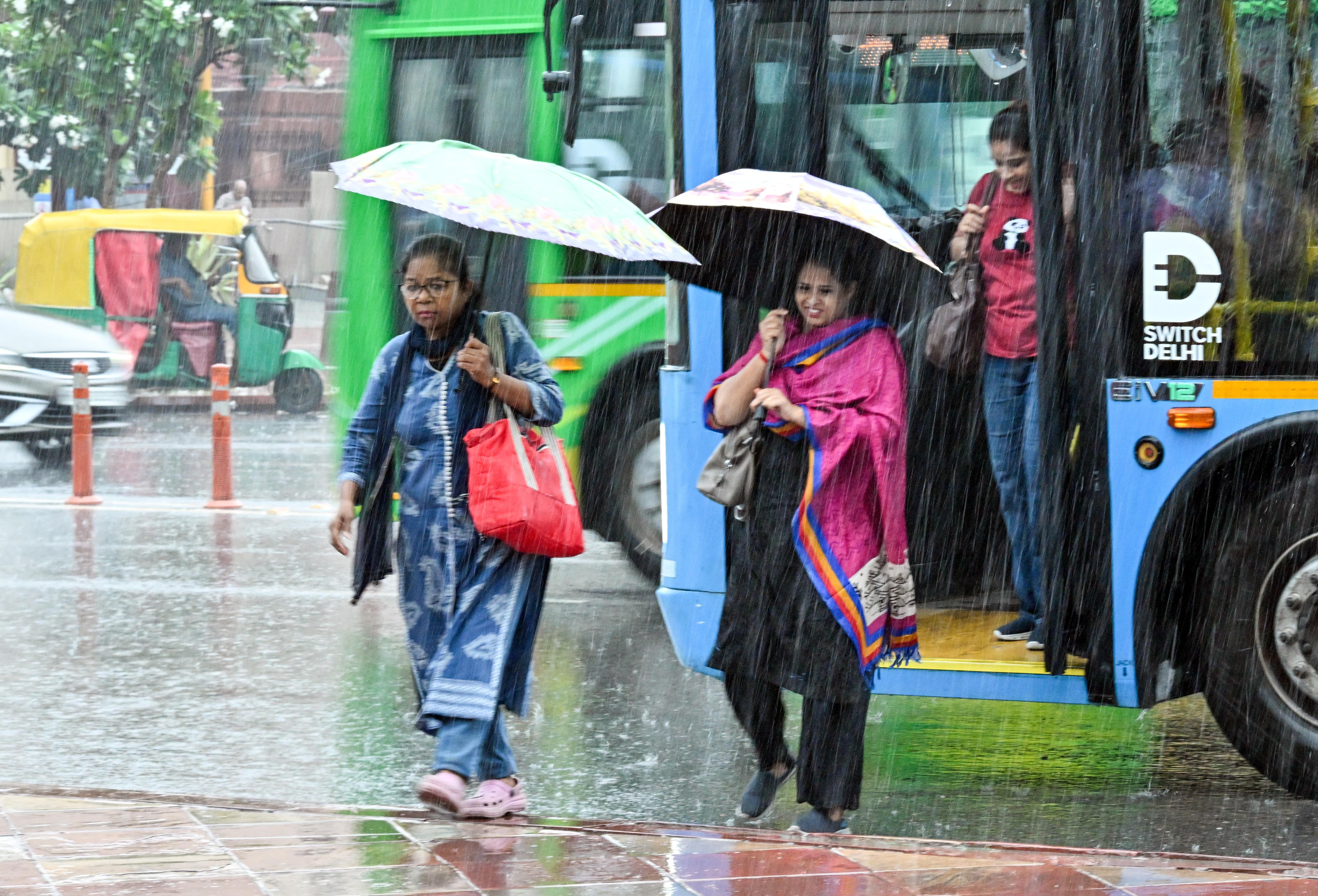 Rain lashes New Delhi