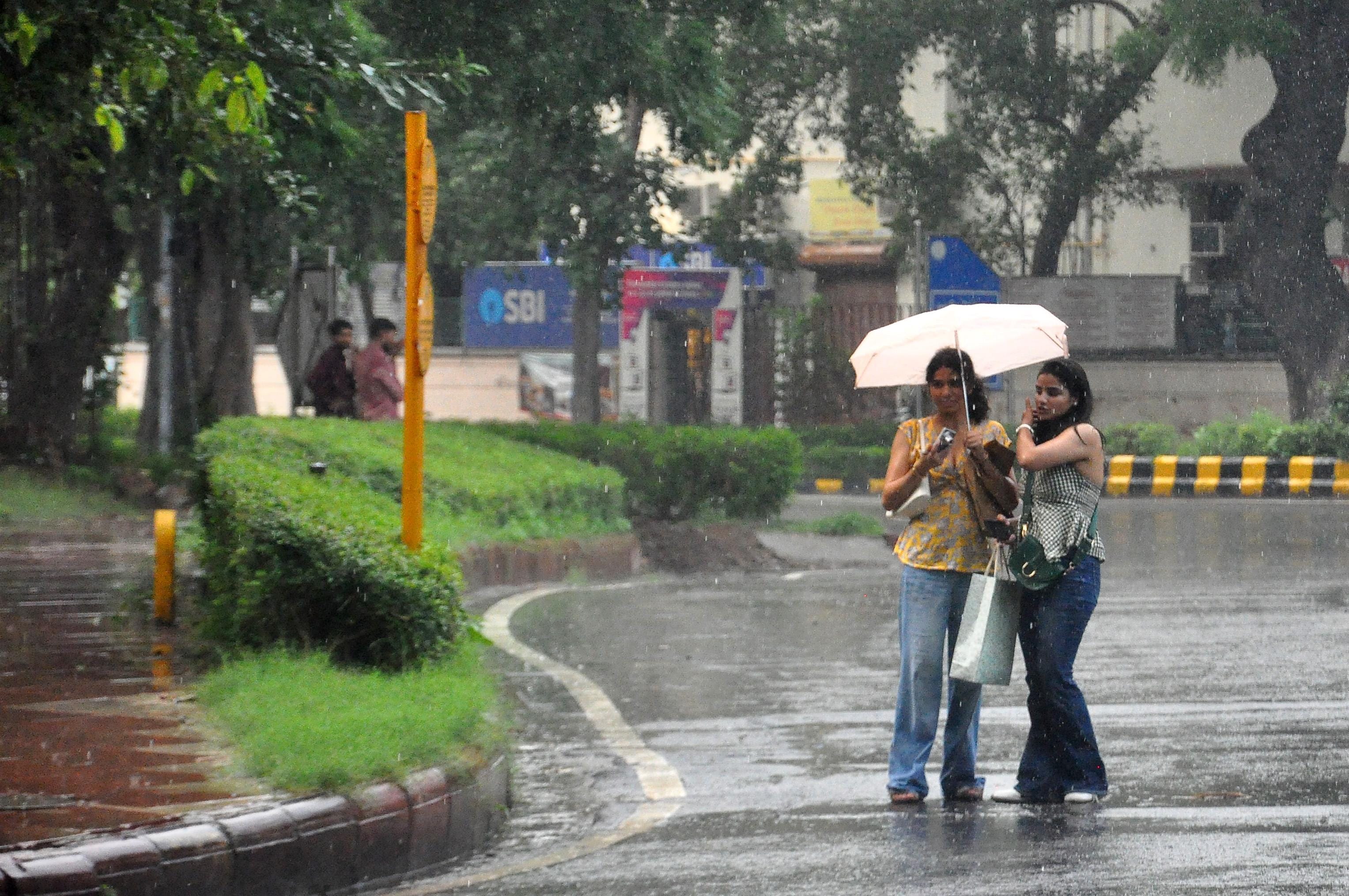 Rain, thundershowers likely in Delhi-NCR; AQI remained in moderate category