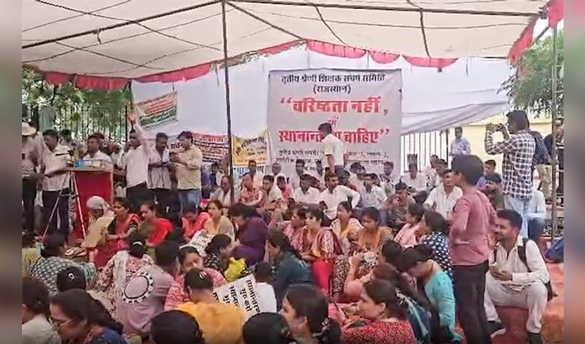 Rajasthan Grade-III teachers continue protest in Jaipur, demand transfer policy and Education minister's resignation