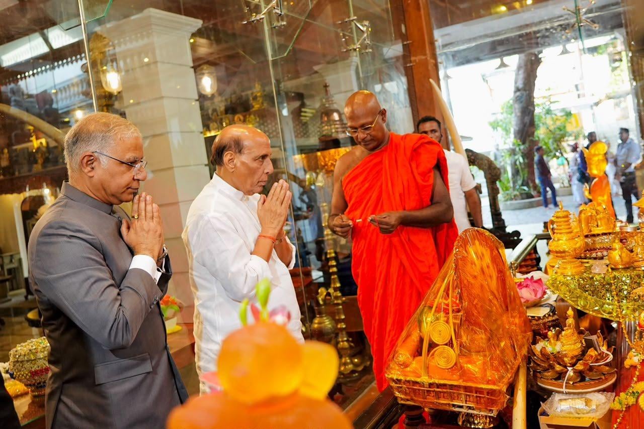 Rajnath Singh visits Gangaramaya Temple in Colombo