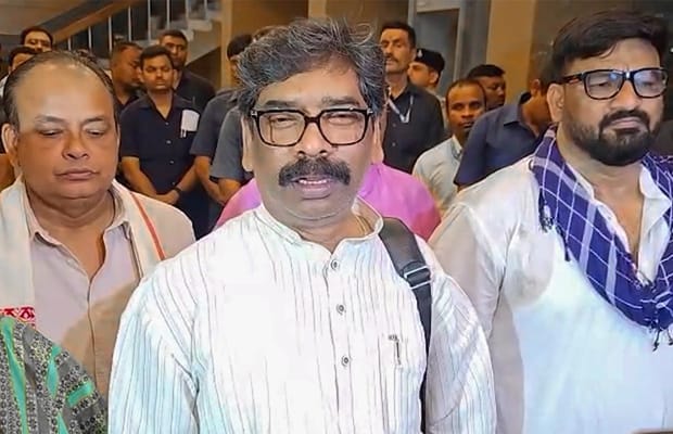 Ranchi: Hemant Soren addresses media