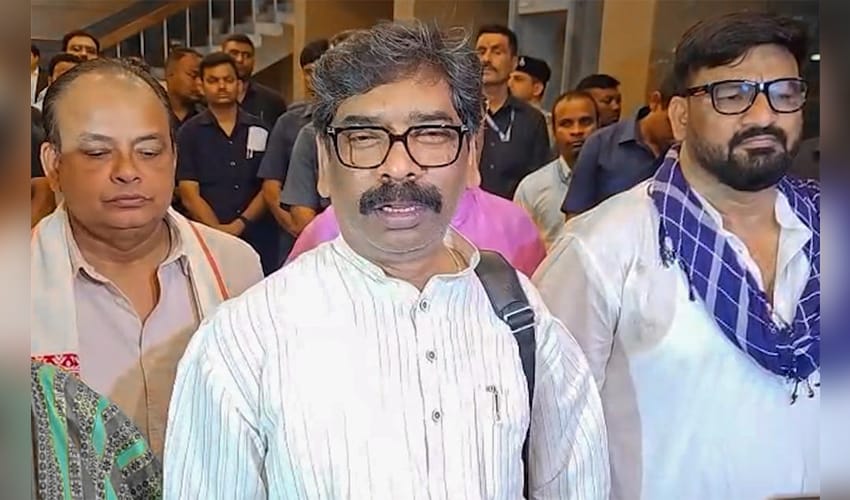 Ranchi: Hemant Soren addresses media