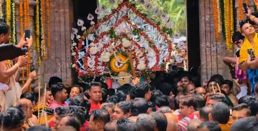 Rath Yatra: Lakhs gather in Puri as Bahuda Yatra begins with Pahandi Bije rituals