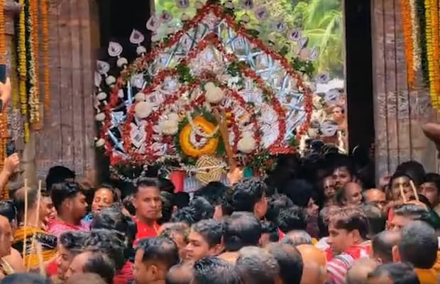 Rath Yatra: Lakhs gather in Puri as Bahuda Yatra begins with Pahandi Bije rituals
