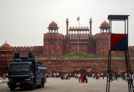 Red Fort area combed as Delhi Mayor's office gets email threatening bomb blasts