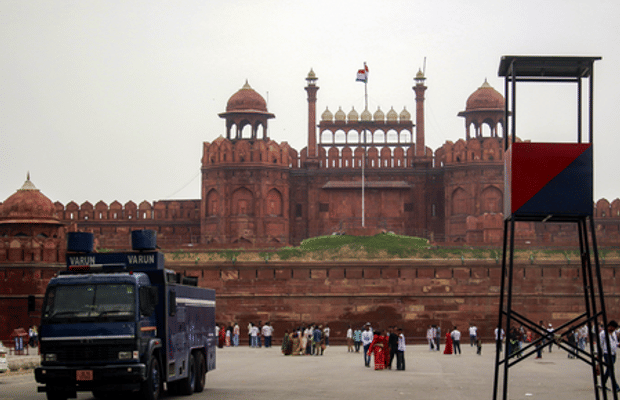 Red Fort area combed as Delhi Mayor's office gets email threatening bomb blasts