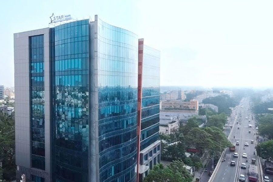 Rekha Jhunjhunwala transfers Star Health shares to promoter LLP in succession-linked move; stock slips (Lead)