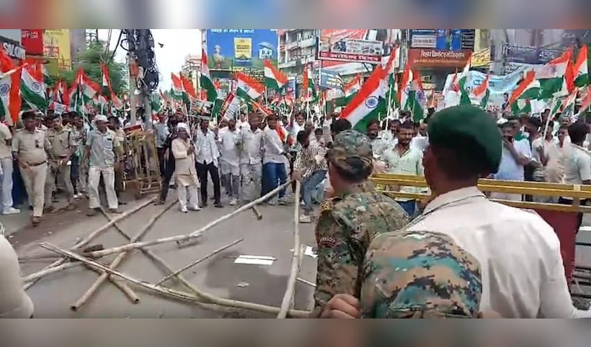 RJD’s Raj Bhavan march turns tense in Patna as protesters try to break through barricades