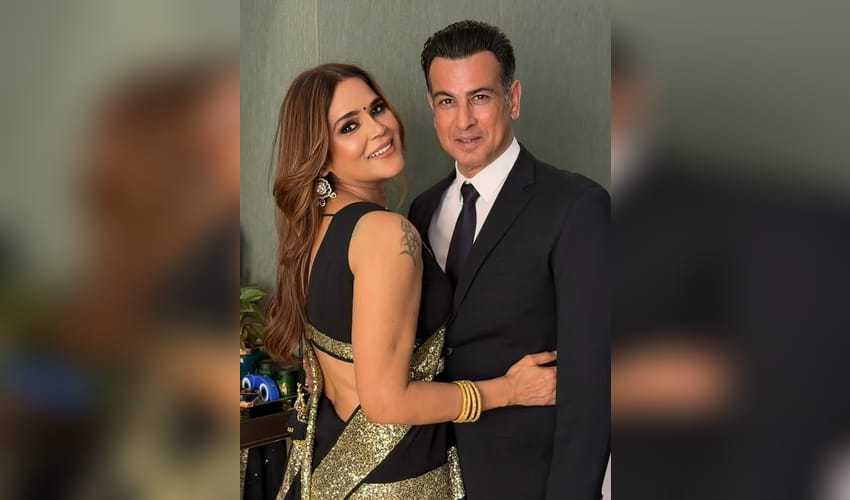 Ronit Roy enjoys night out with ‘boss baby’ Neelam