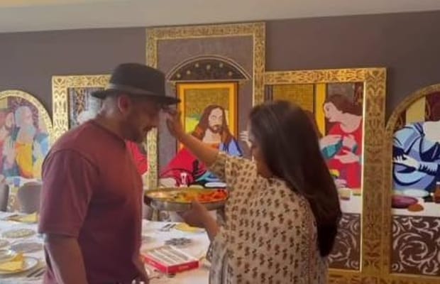 Salman Khan's sister Arpita performs aarti as she ties rakhi to Bhaijaan