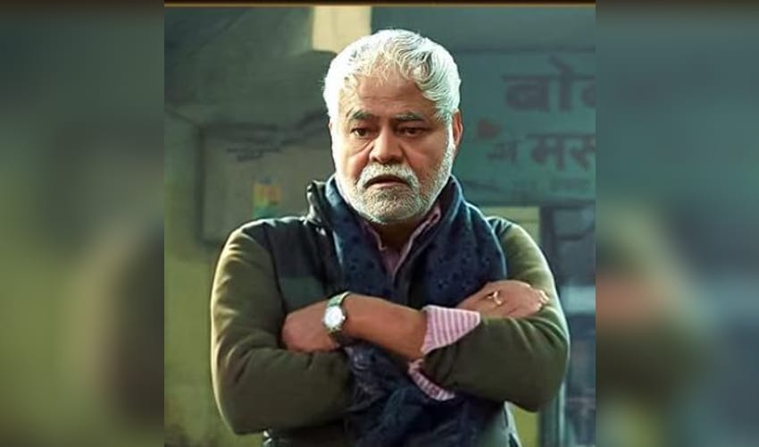Sanjay Mishra visits Puri Jagannath temple, seeks blessings ahead of first Odia film