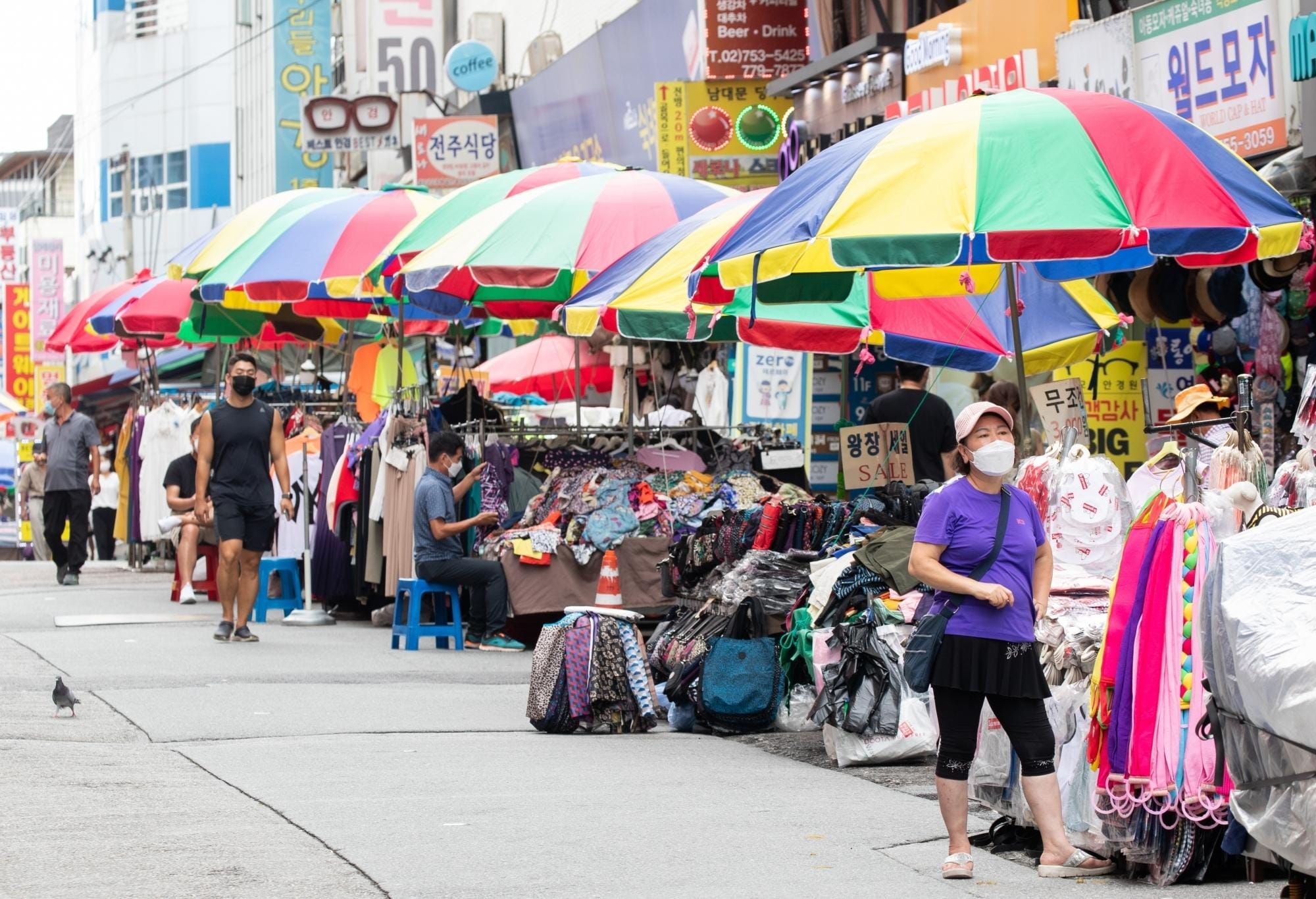 Seoul,face masks,Namdaemun Market in Seoul,South Korea,COVID-19