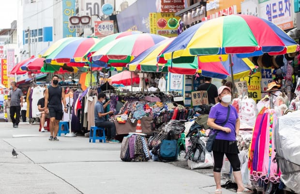 Seoul,face masks,Namdaemun Market in Seoul,South Korea,COVID-19