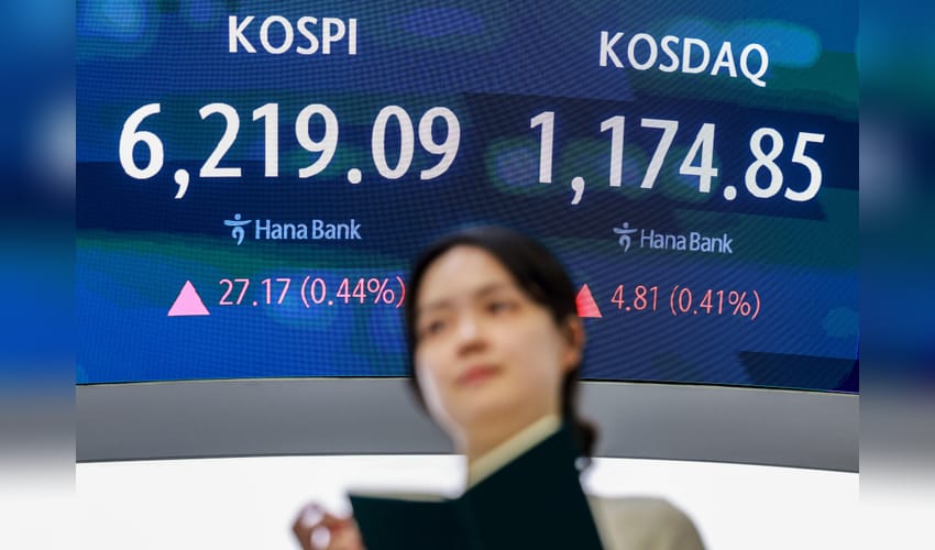 Seoul stocks edge higher as KOSPI closes above 6,200