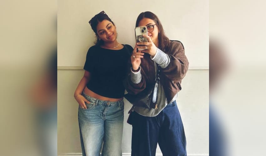 Shilpa Shirodkar learns to take selfies from daughter: She approves this