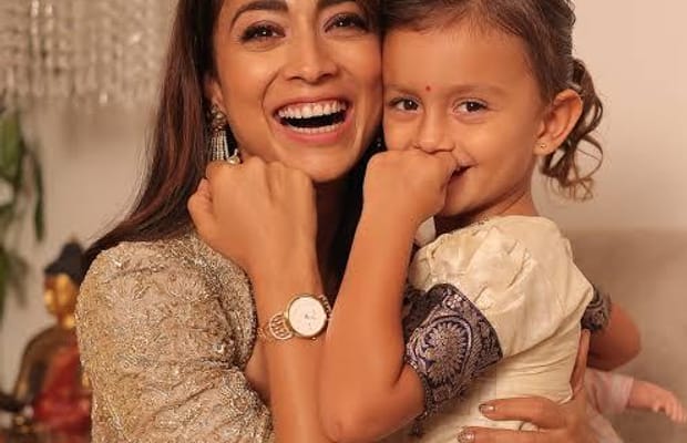 Shriya Saran’s 5-year-old daughter gets annoyed seeing paparazzi, yells ‘I don’t like it’