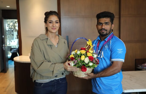 Simran meets Commonwealth Games silver medalist Raja Muthupandi; congratulates weightlifter for feat (Photo: IANS/PR)