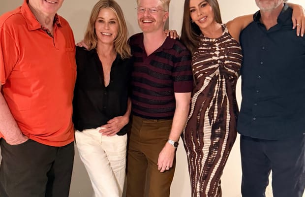 Sofia Vergara reunites with her 'Modern Family' on 6 years of the finale