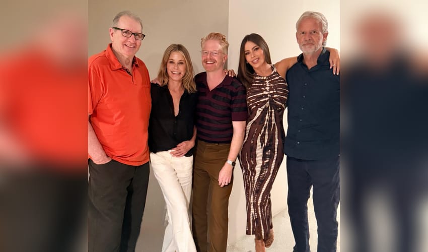 Sofia Vergara reunites with her 'Modern Family' on 6 years of the finale