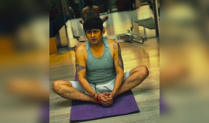 Sonu Nigam resumes his fitness journey with yoga after surgery
