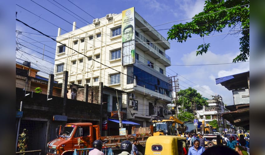 South 24 Parganas: Administration Demolishes TMC Party Office in Amtala