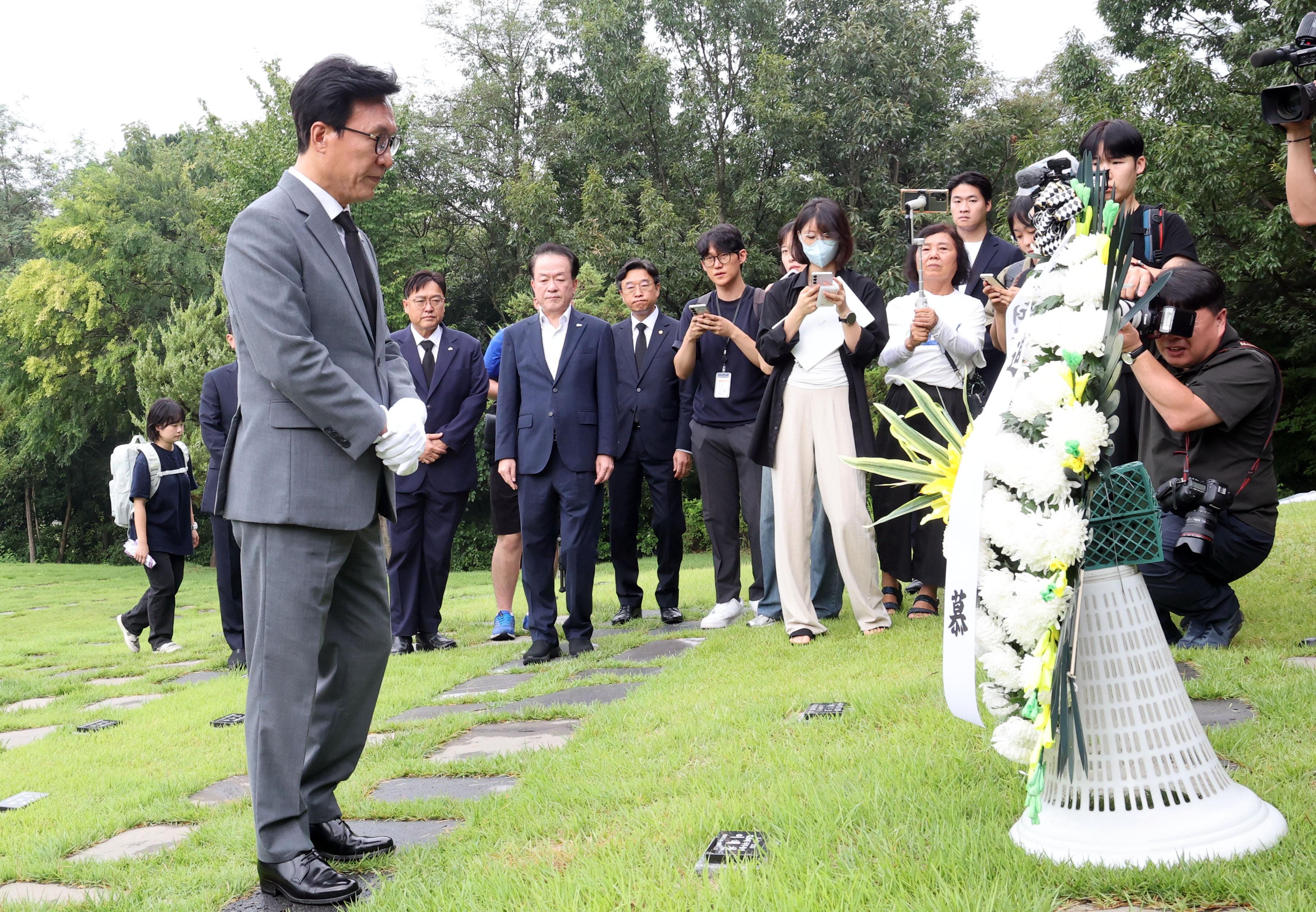 South Korea: New ruling party leader steps up unity drive amid factional tensions