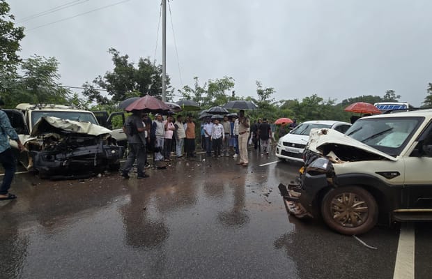 Speeding vehicle rams Chhattisgarh minister Kedar Kashyap’s convoy, six injured