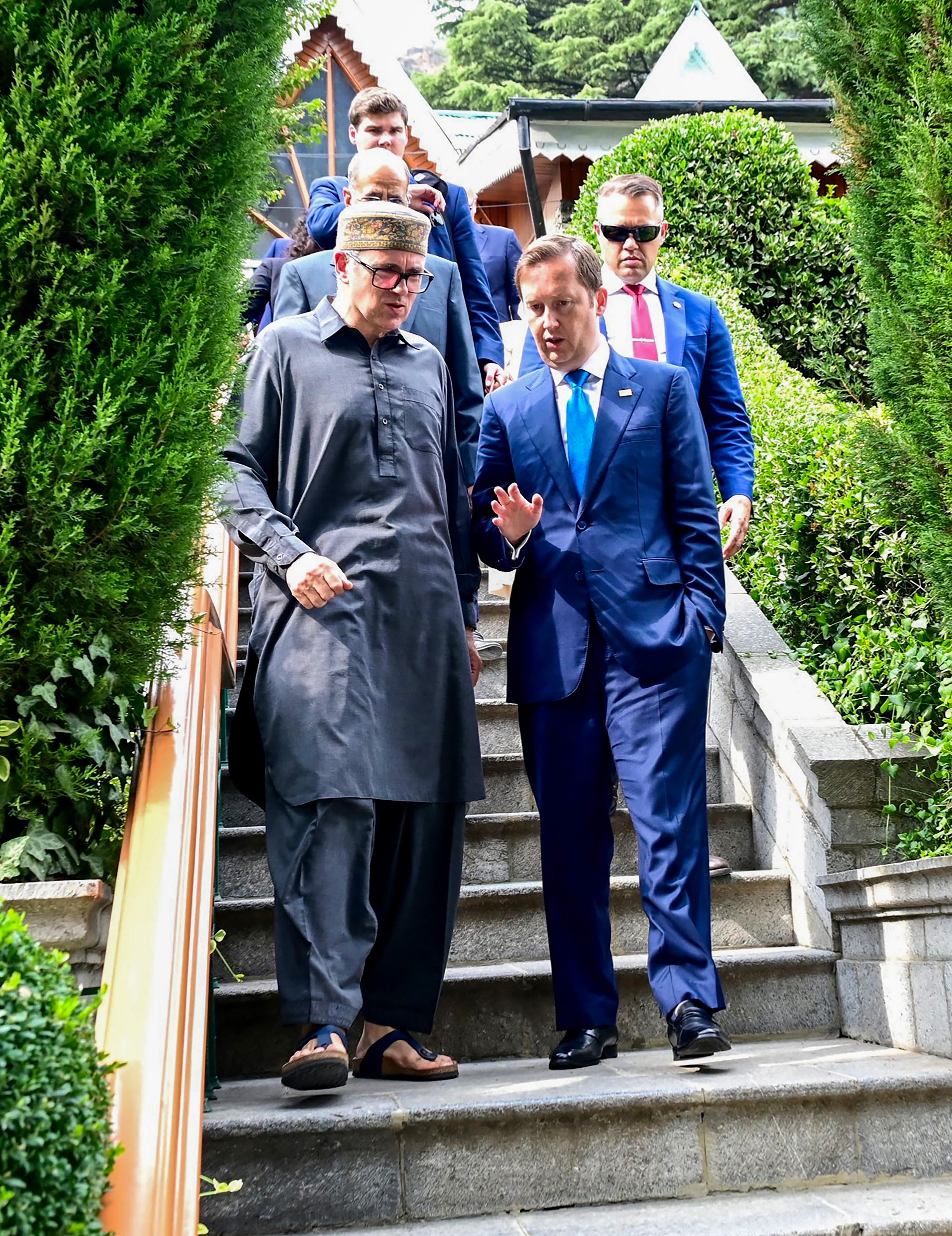 Srinagar: Omar Abdullah meets US Ambassador