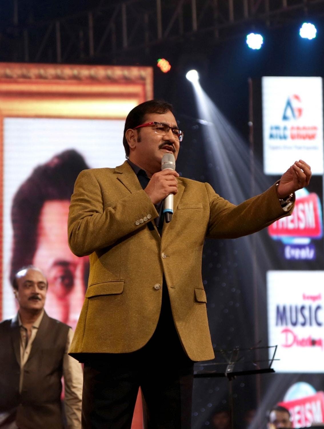Sudesh Bhosale recalls painting Hema Malini's film posters with his father in 1970s