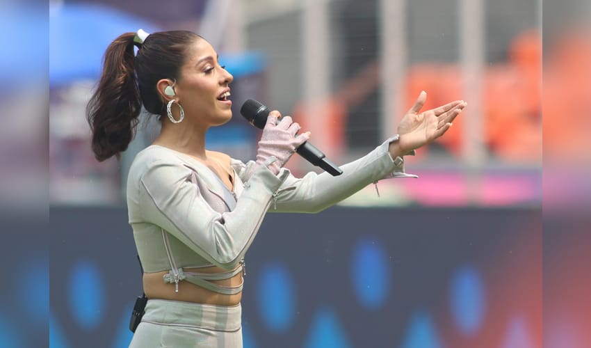 Sunidhi Chauhan shares experience of taking hot seat in ‘KBC’ opposite Big B (Photo: IANS/Biplab Banerjee)