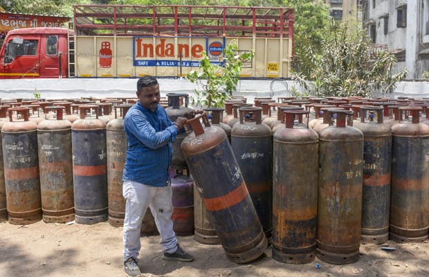 Surat: Commercial LPG price hike
