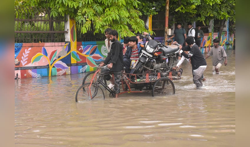 Surat: Waterlogging after heavy rainfall