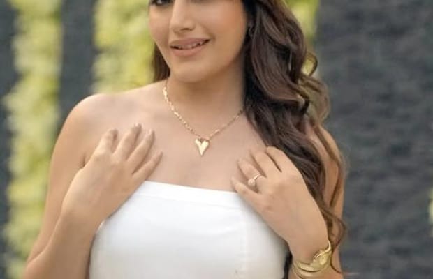 Surbhi Chandna strongly condemns abusive slogans against PM Narendra Modi during protests, says ‘question the system'