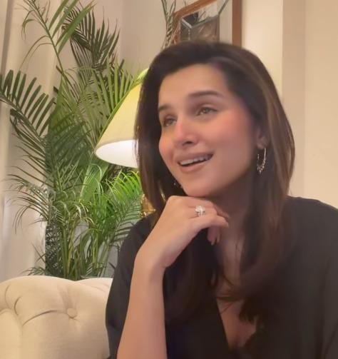 Tara Sutaria croons ‘Tum Hi Aana’ during midnight jam session