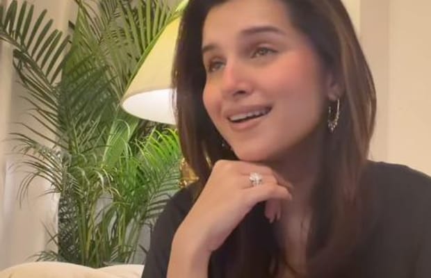 Tara Sutaria croons ‘Tum Hi Aana’ during midnight jam session