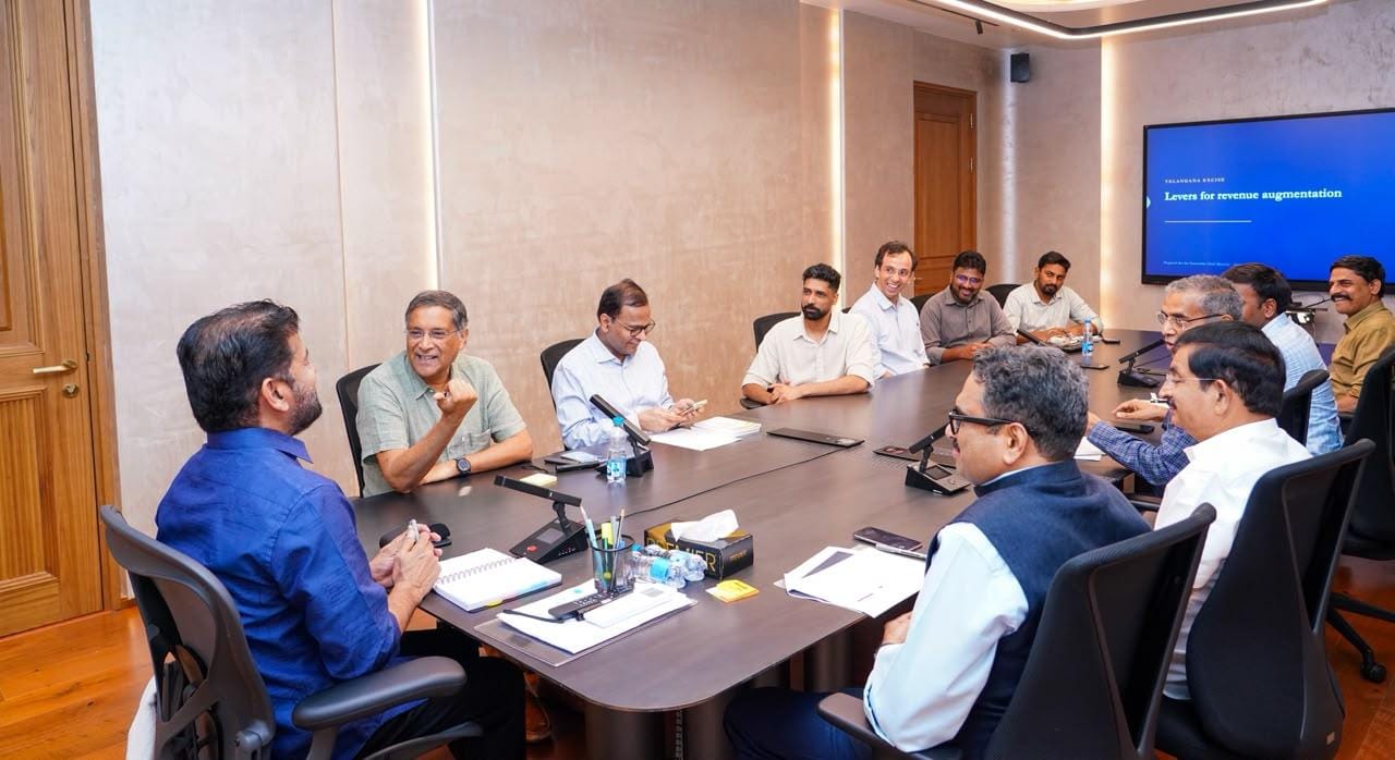 Telangana CM, economist Arvind Subramanian discuss AI-driven revenue strategy (Photo: IANS)