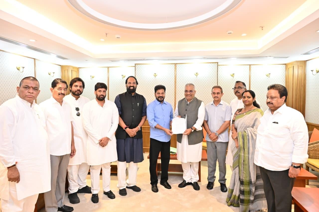 Telangana CM urges Centre to persuade Maha on barrage height (Photo: IANS)